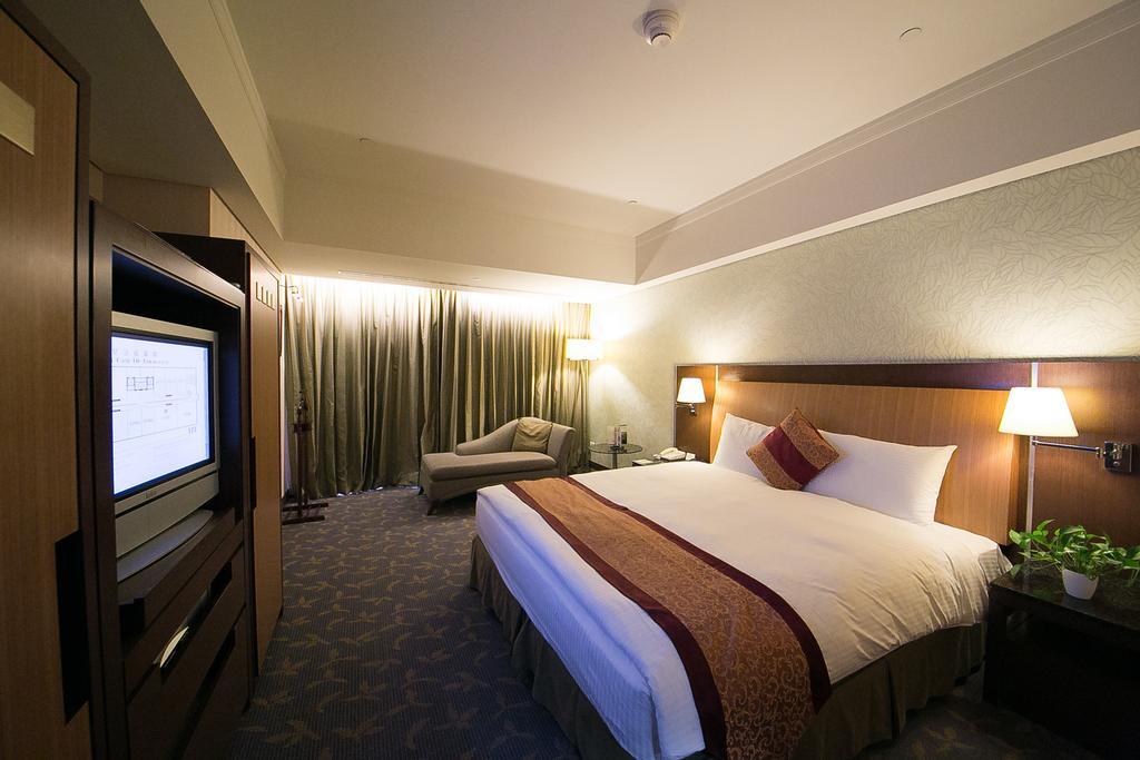 Evergreen Plaza Hotel - Тайнань Номер фото Deluxe Room