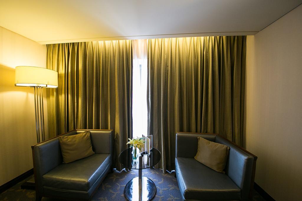 Evergreen Plaza Hotel - Тайнань Номер фото A room at the hotel
