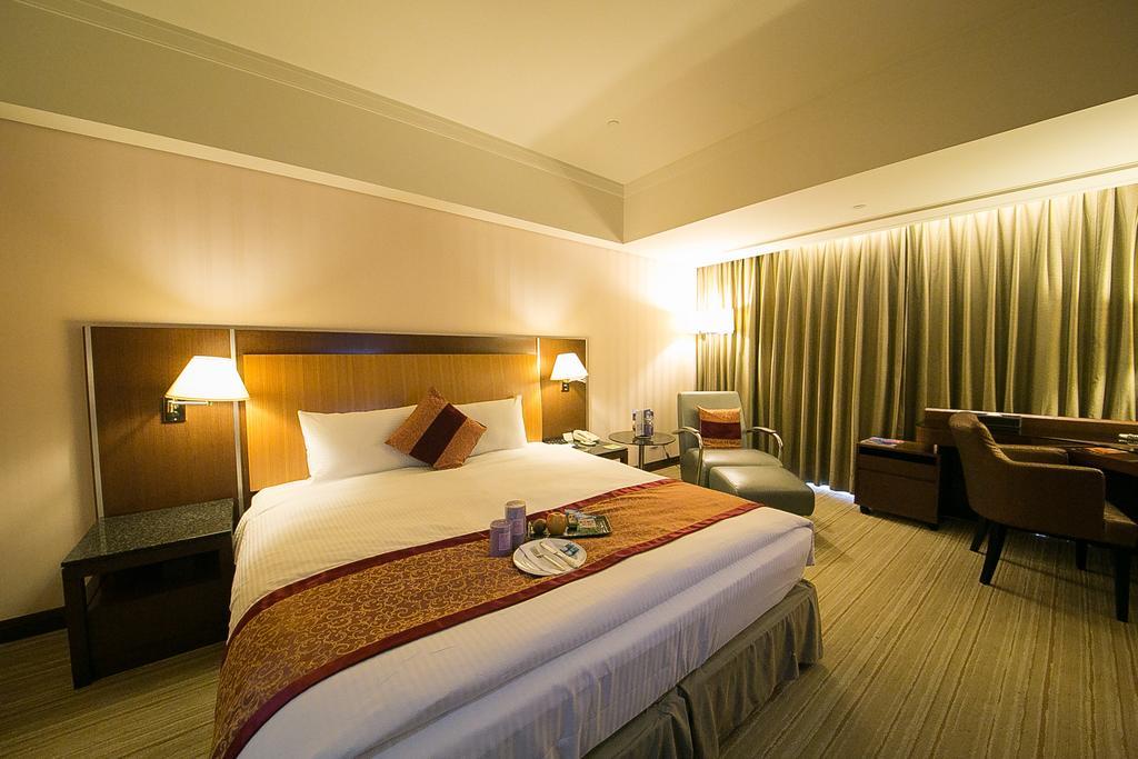 Evergreen Plaza Hotel - Тайнань Номер фото