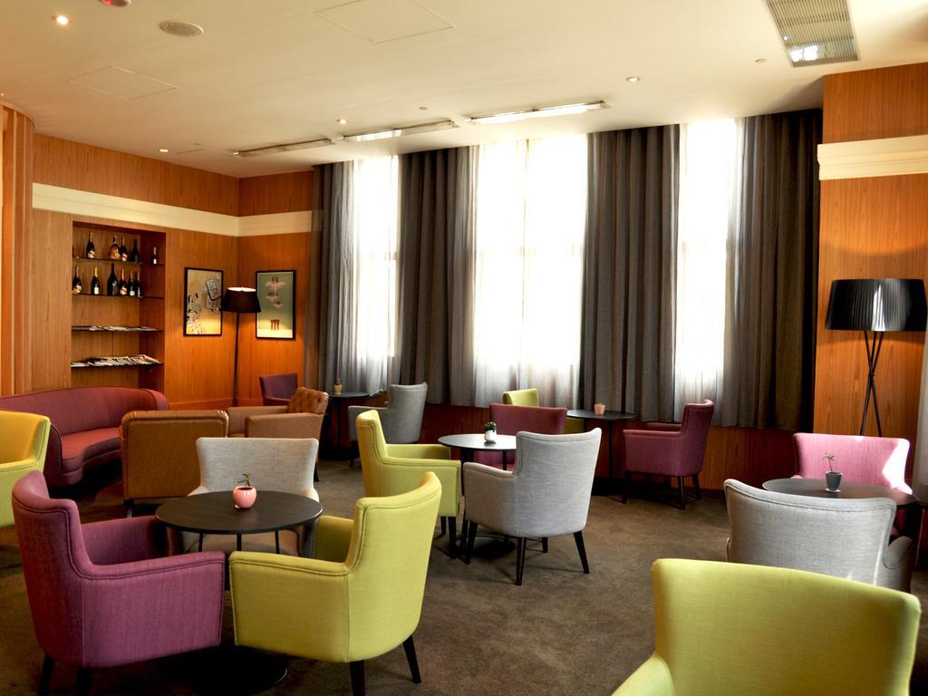 Evergreen Plaza Hotel - Тайнань Екстер'єр фото The lounge at the airport