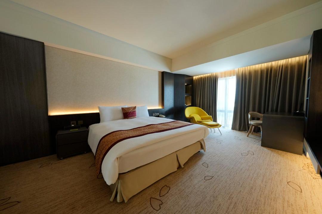 Evergreen Plaza Hotel - Тайнань Екстер'єр фото Deluxe Room