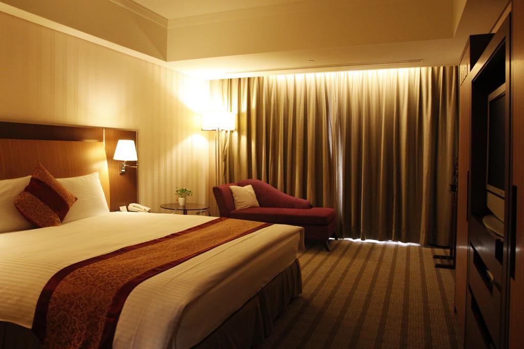 Evergreen Plaza Hotel - Тайнань Номер фото