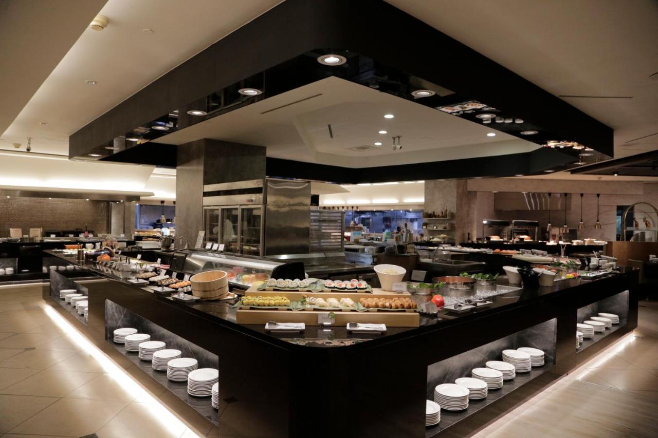 Evergreen Plaza Hotel - Тайнань Екстер'єр фото The buffet at the lounge