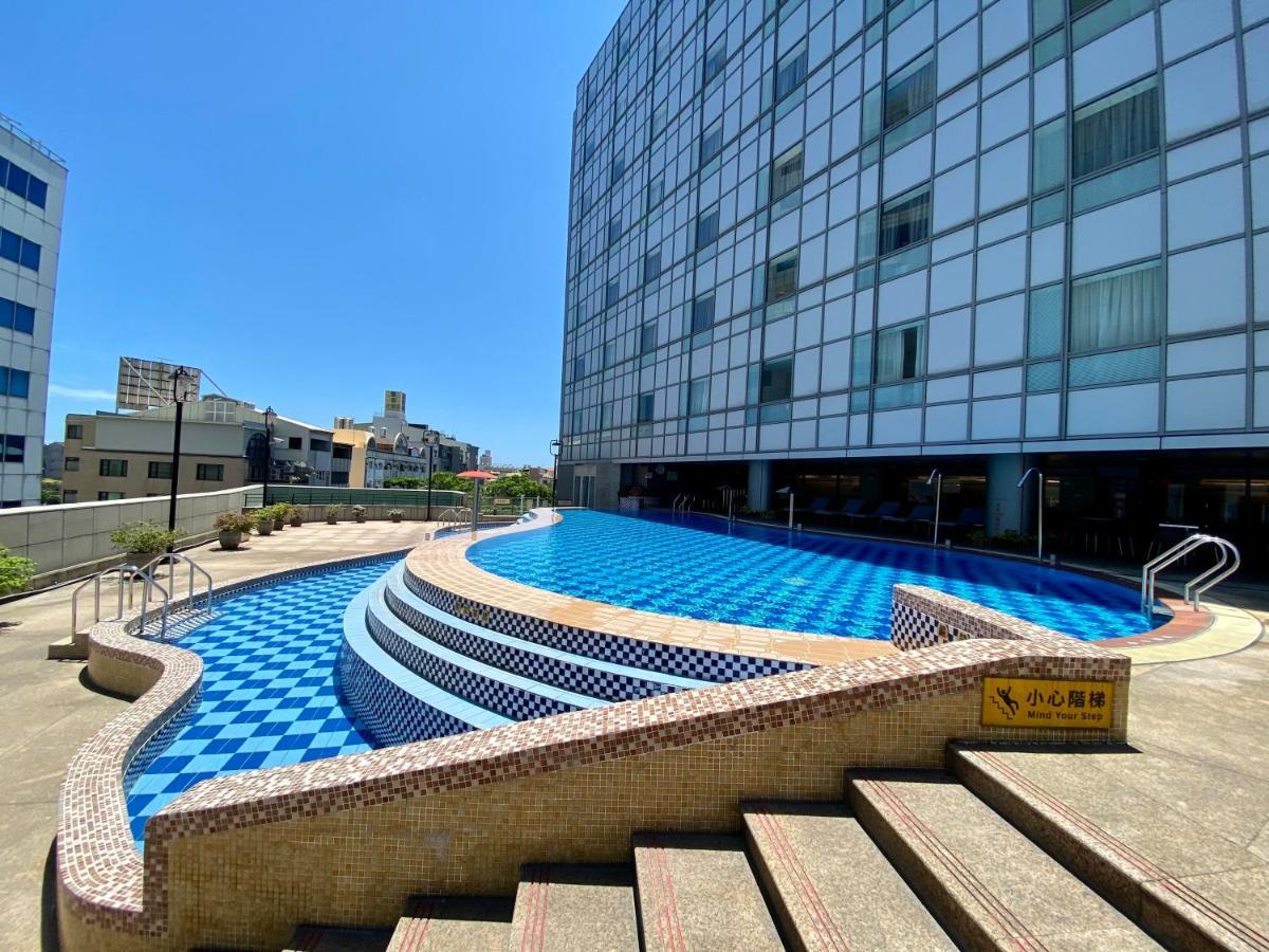 Evergreen Plaza Hotel - Тайнань Екстер'єр фото Swimming pool