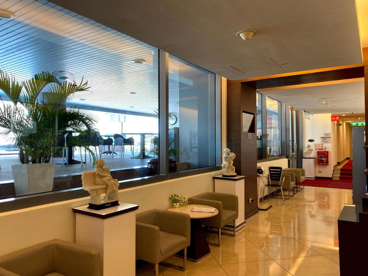 Evergreen Plaza Hotel - Тайнань Екстер'єр фото The lounge at the airport